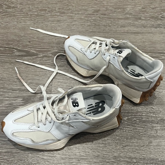 New Balance Women's 327 ‘Moonbeam Gum’ Classic Trainer Sneakers, 5.5 Medium US - Picture 2 of 8